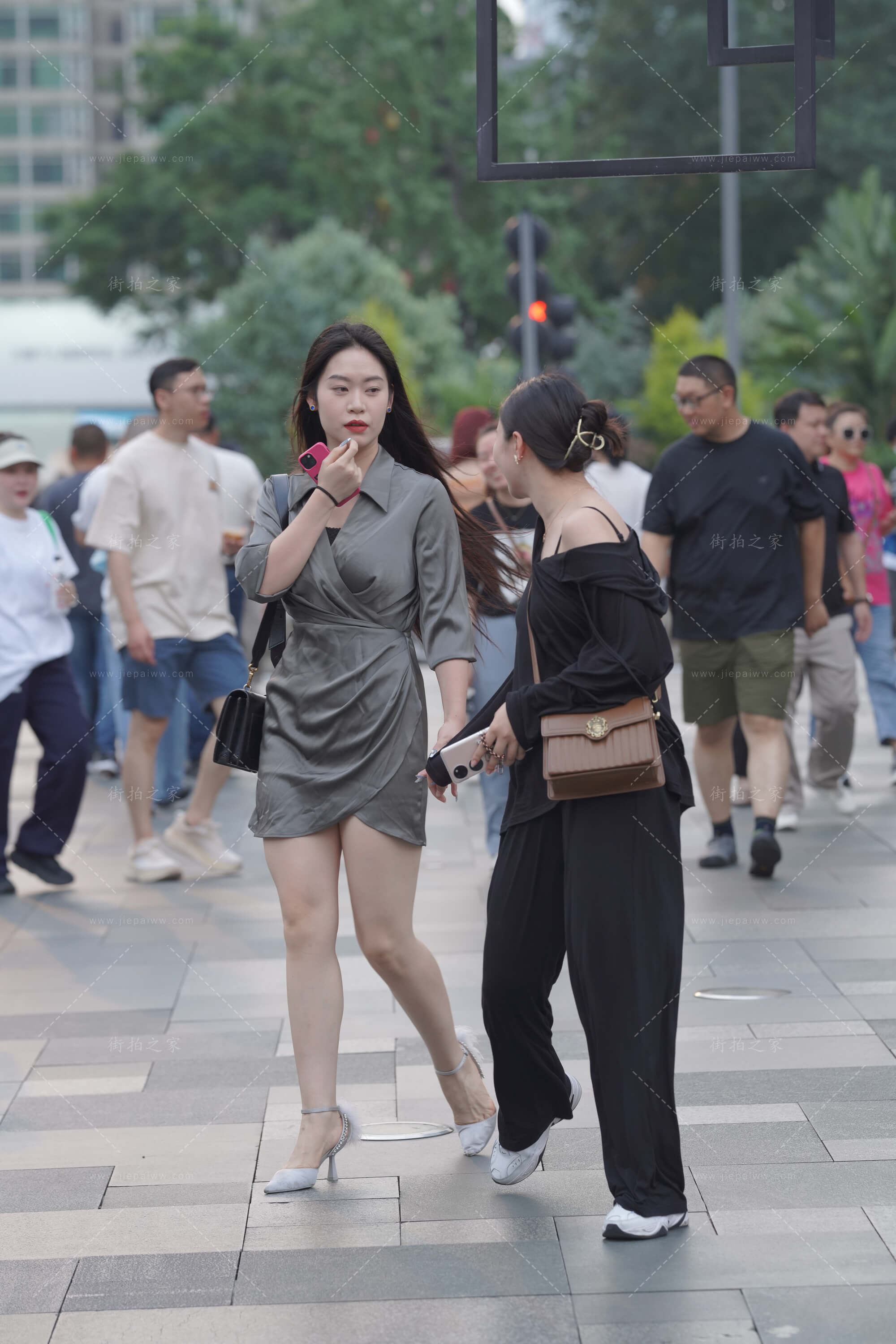 街拍美腿高跟小姐姐