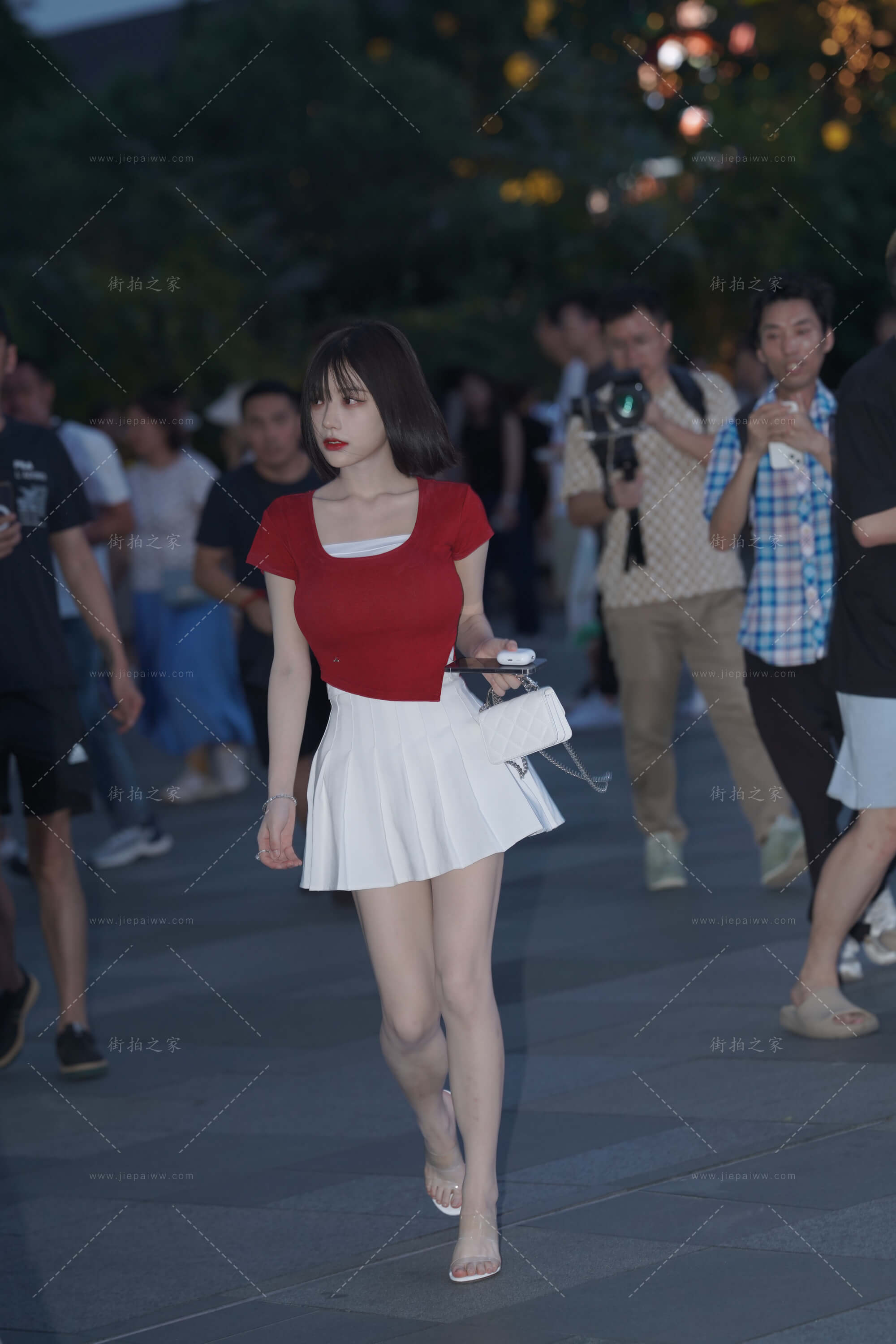 红衣白短裙美女浅浅