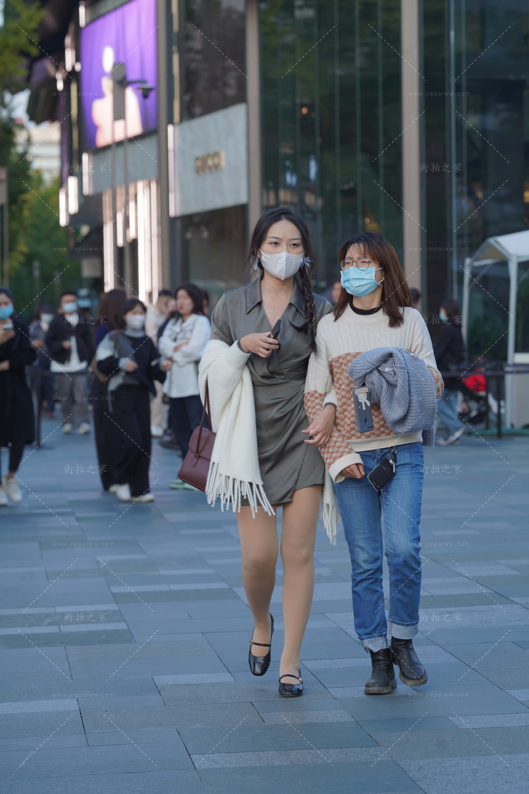 街拍丝腿美腿小姐姐